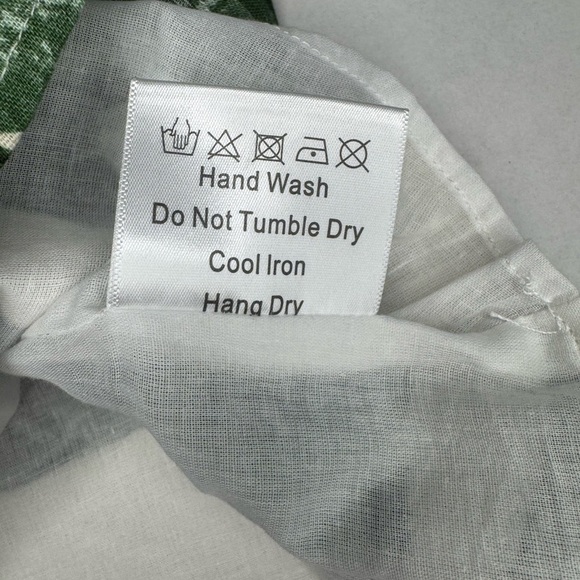 Kourt Green Leaf Print Women's Crop Top - Picture 12 of 12